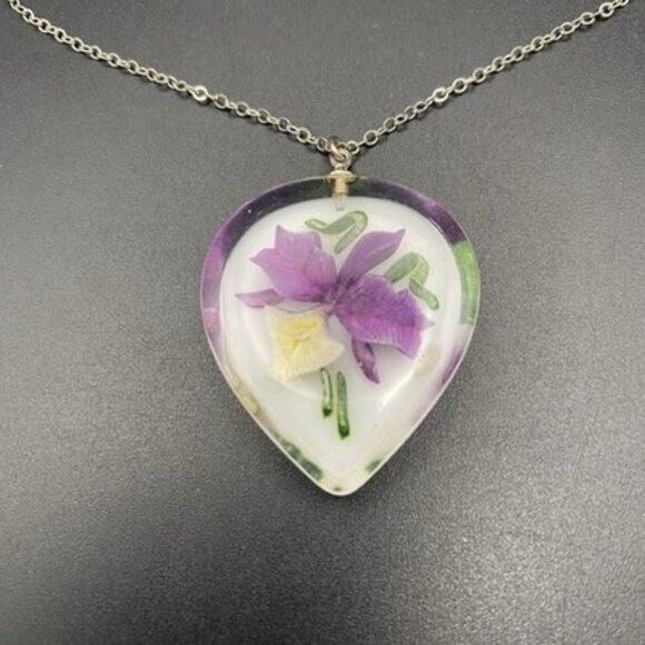 Vintage Violet Flower Lot China Creamer God is Love Pressed Necklace Cottagecore - Picture 3 of 15